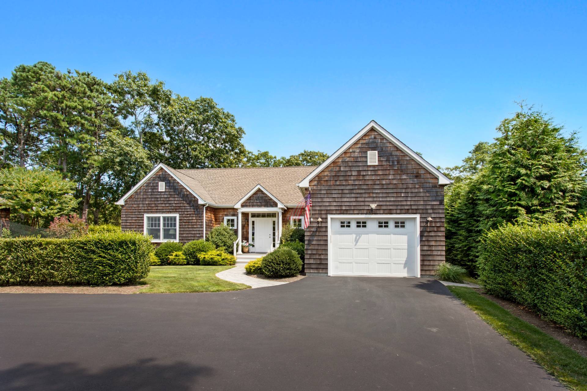 SOLD- Beautiful Quogue Townhouse