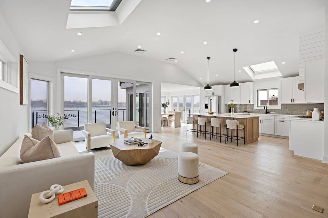 Luxury Hudson Riverfront Living with Private Dock and Iconic Views of Manhattan