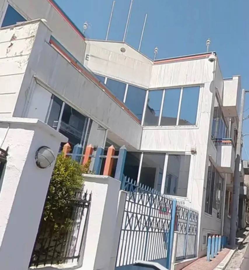 Commercial Property for Sale Suitable for Conversion into Apartments or Hotel/ Kastella - Pasalimani, Mikrolimano