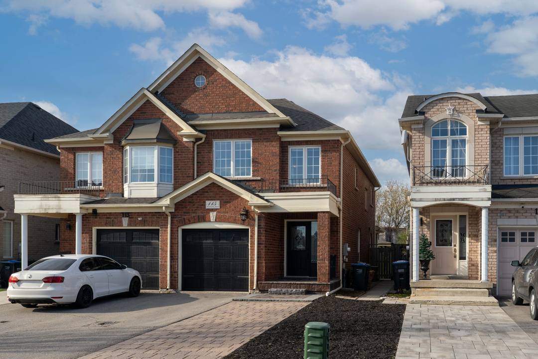 Semi-Detached Located in Bolton's Most Family Friendly Neightbourhood