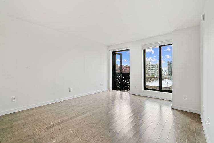 King Size 1 Bed | Ample Closet Space | Luxury Building | No Fee