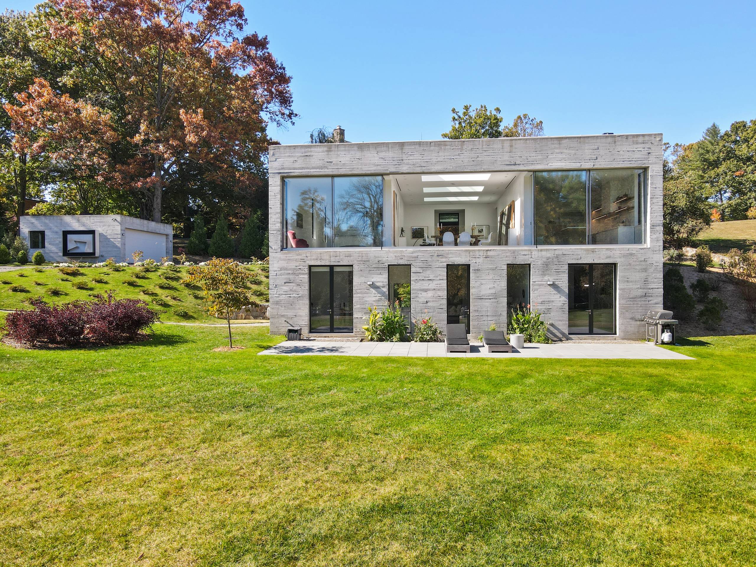 Modern Architectural Gem on 1.38 Acres, Surrounded by Protected Forest