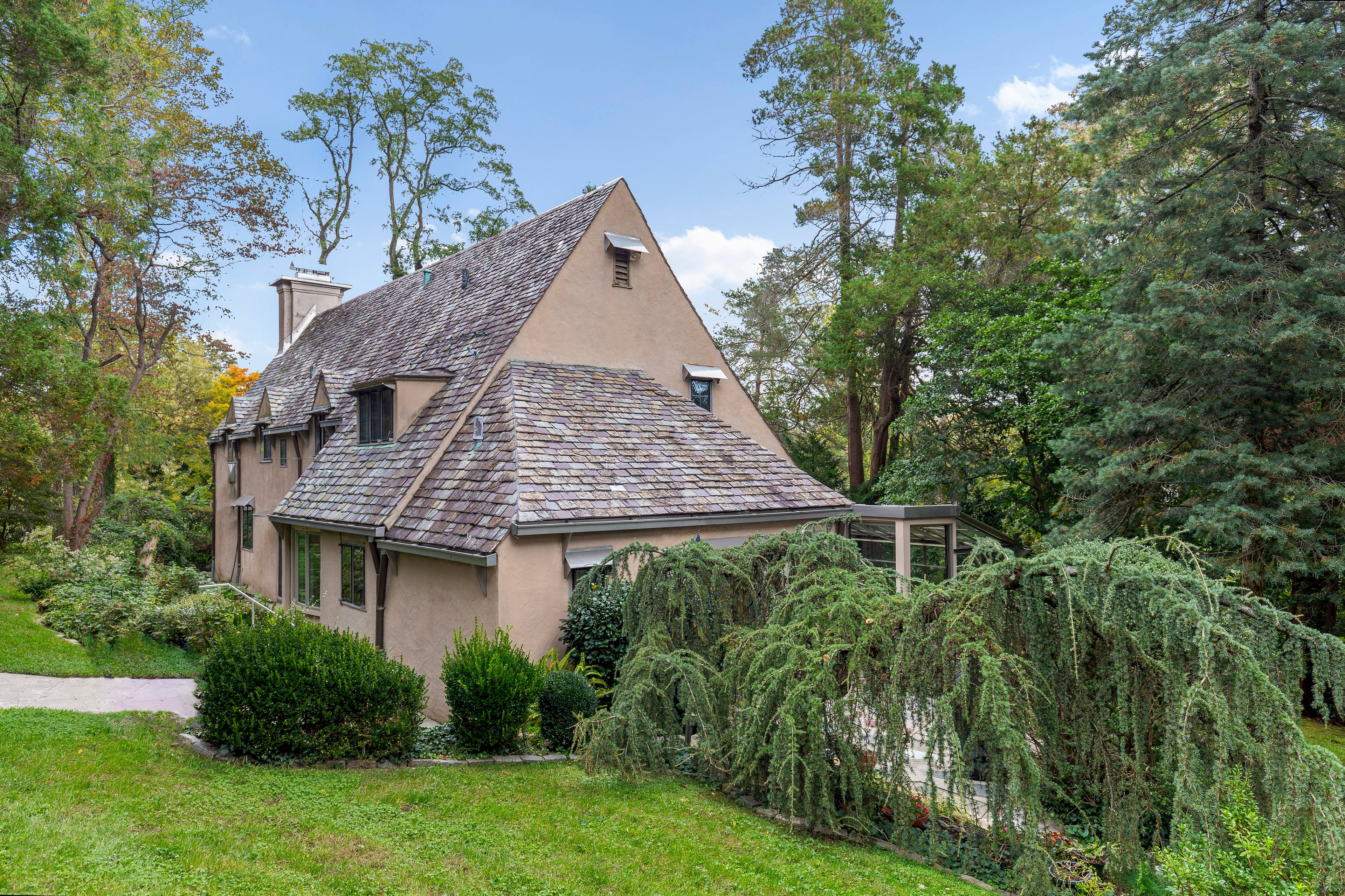 Douglas Manor - Rare 5BR Gem