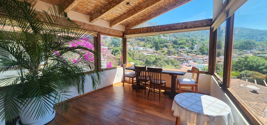 HOUSE FOR SALE IN THE CENTER OF VALLE WITH A VIEW OF THE TOWN.