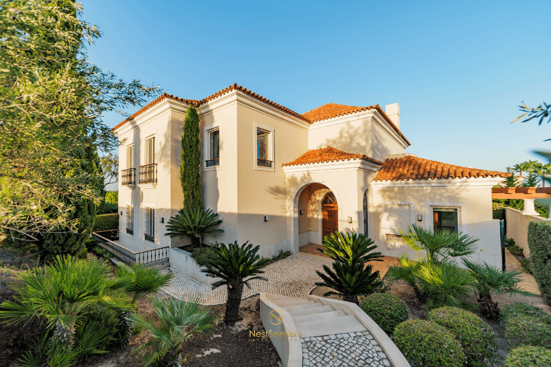 4 Bedrooms  Villa on a Jack Nicklaus Golf Course