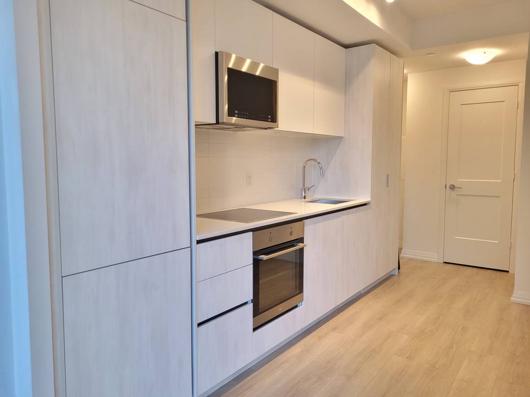 Fully Furnished Suite in the Heart of Toronto's Entertainment District