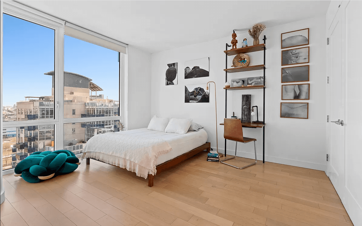 WILLIAMSBURG WATERFRONT:  STUDIO FOR RENT