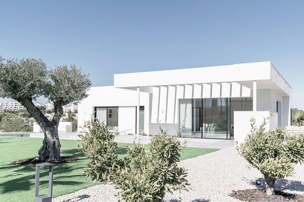 Luxurious modern Golf properties on the prestige Las Colinas Golf Resort!
