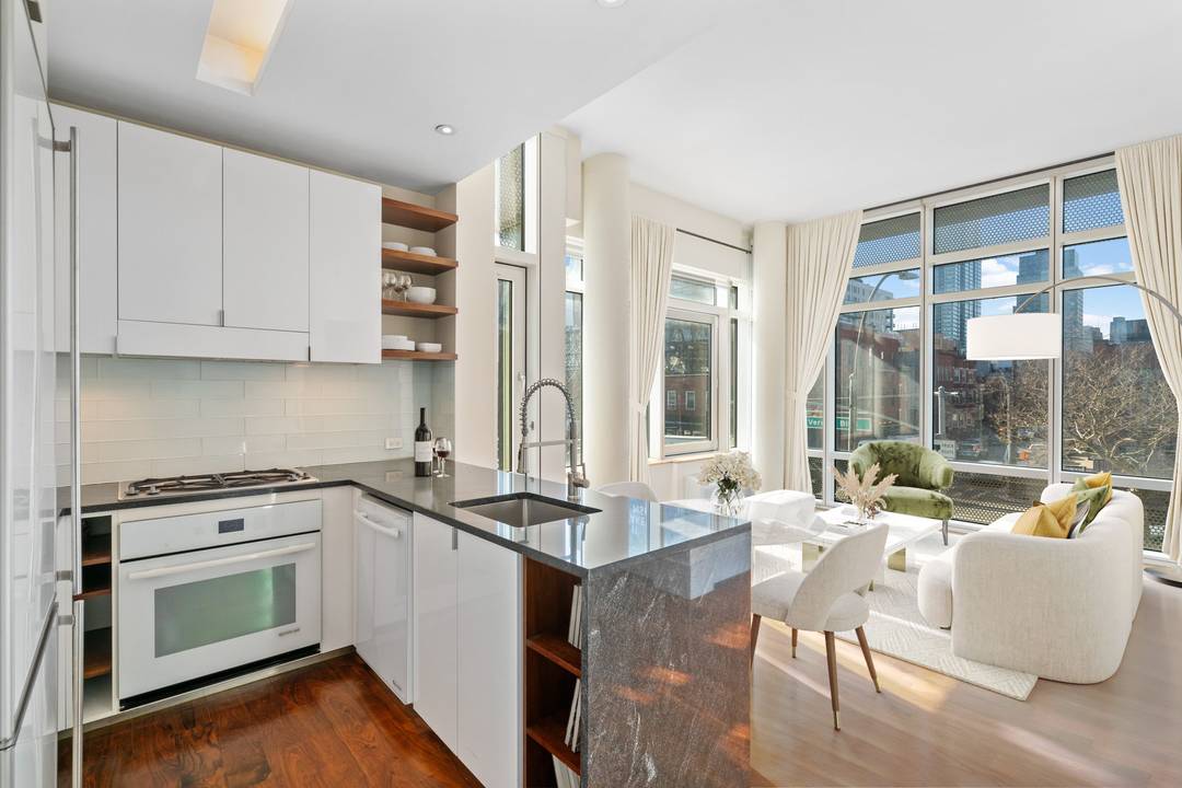 Hunters Point | Corner Bright LOFT | Soaring 11’ 2