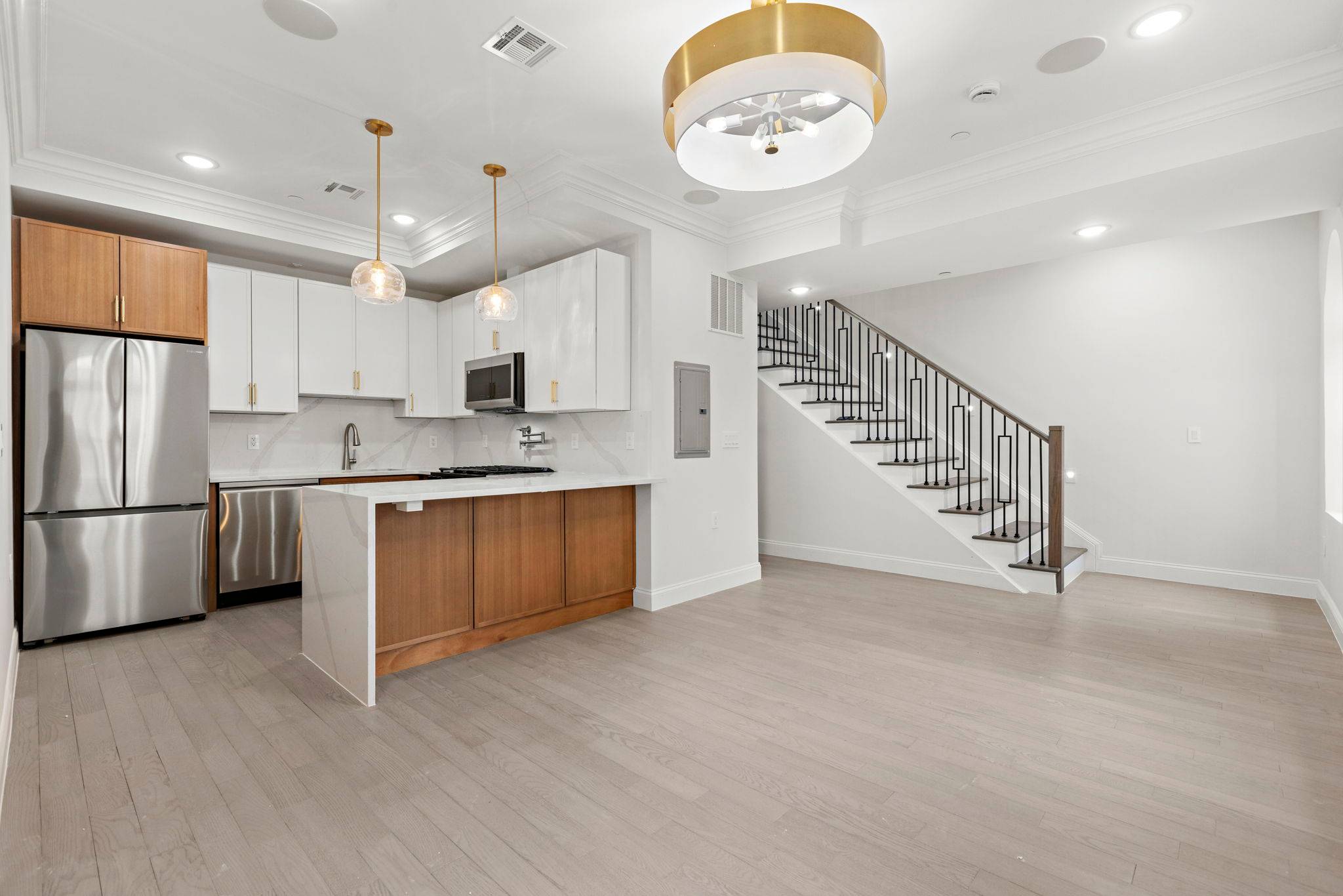 Stunning 2 Bed + Den with Private Parking in the Heart of Jersey City!