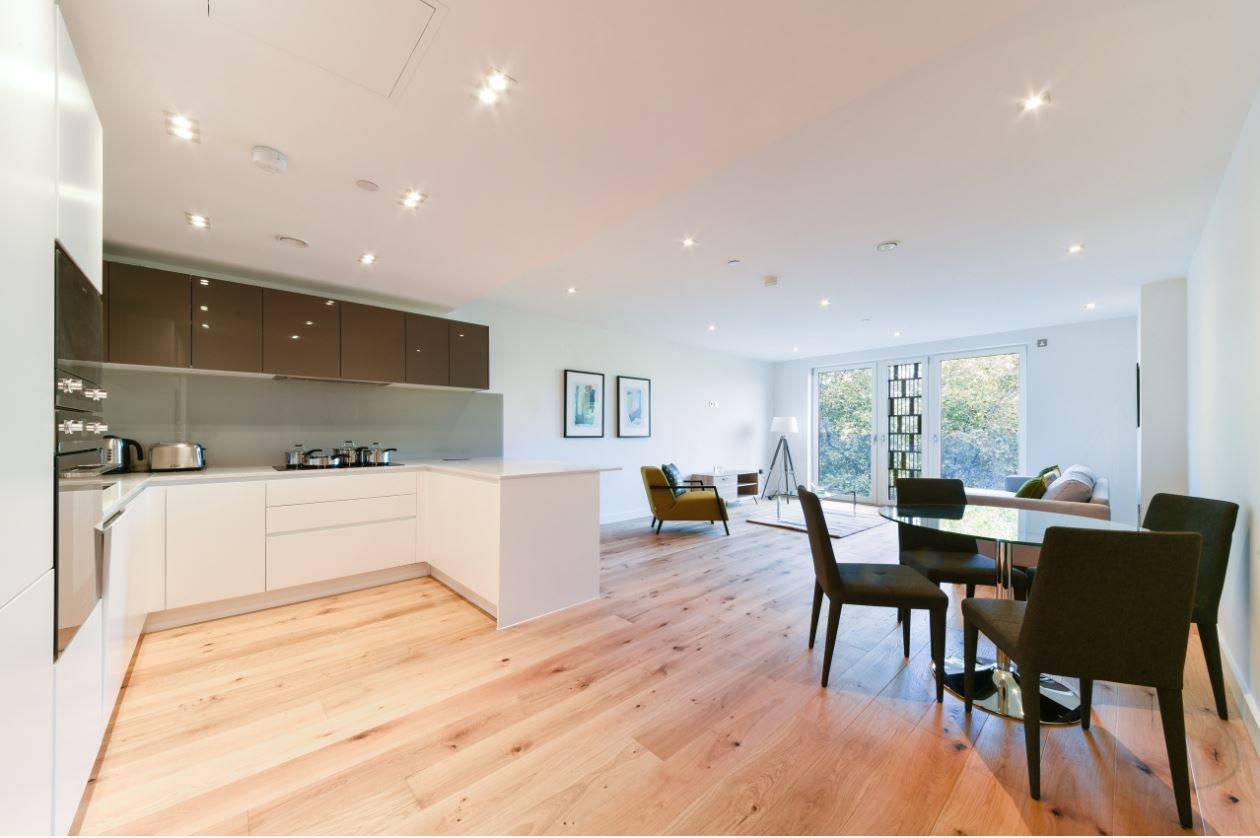 FINAL PRICE REDUCTION: Balancing grand scale living with the intimate feeling of home, this Palace View apartment is a must see: Thames Waterfront - 2 bed - 2 bath - balcony - Cinema room, Gym and 24 Hour concierge among the amenities