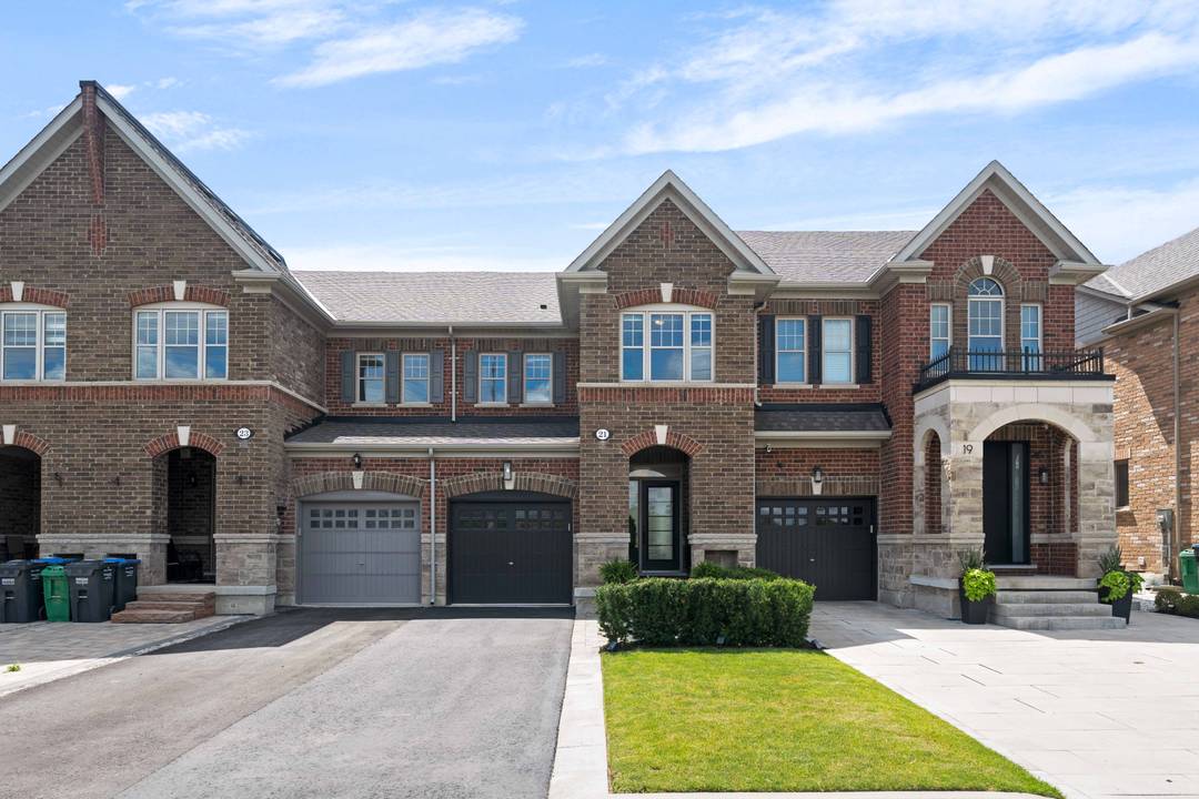 Upgraded 3 Bedroom Townhome In Bolton