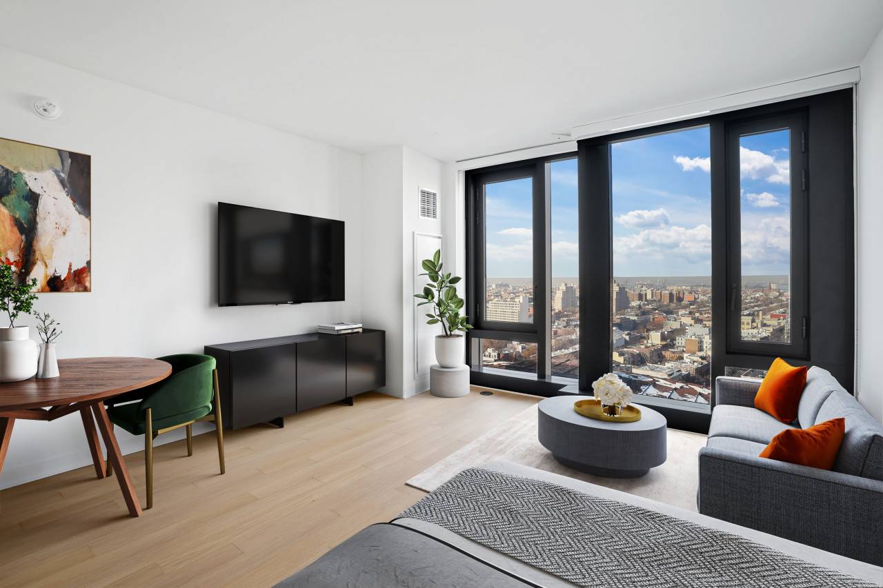BROOKLYN STUDIO WITH WALK-IN CLOSET AND STUNNING VIEWS | FULL SERVICE BUILDING