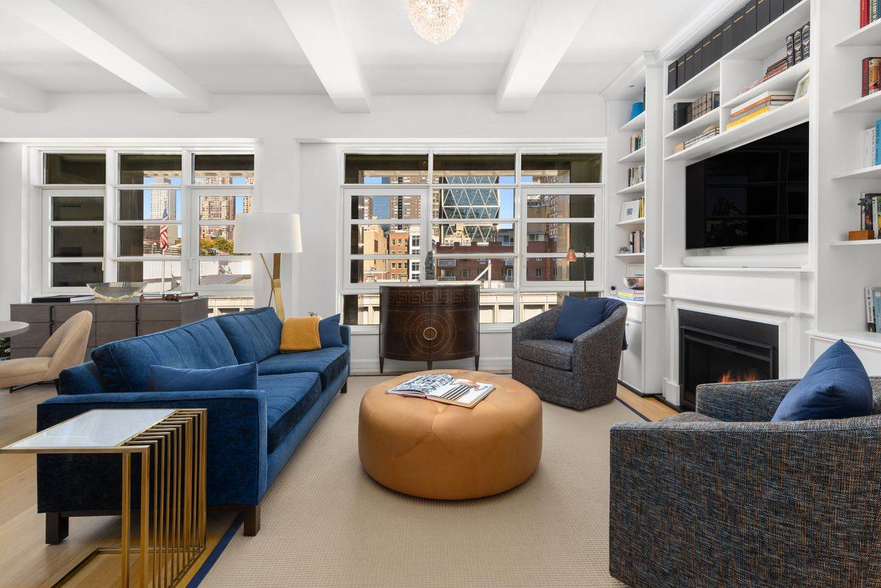 318 WEST 52ND | ULTRA CHIC PENTHOUSE WITH PRIVATE ROOF DECK