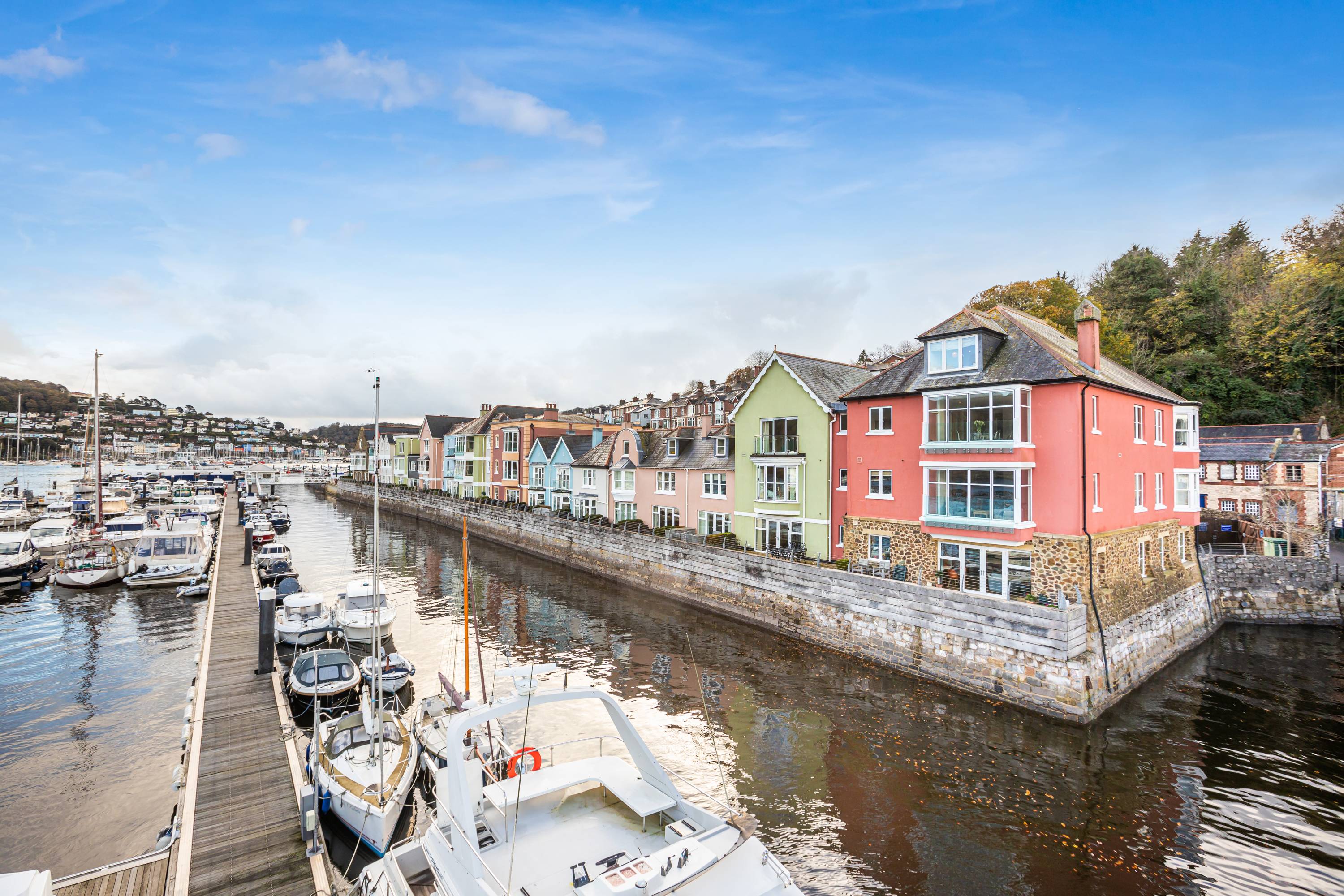 2 Bedroom Luxury Apartment - Soak up some of the most amazing views the UK has to offer in this high-end, one of a kind apartment