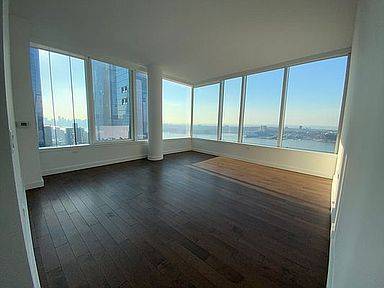 3 Bed/3 Bath Penthouse Prime Location