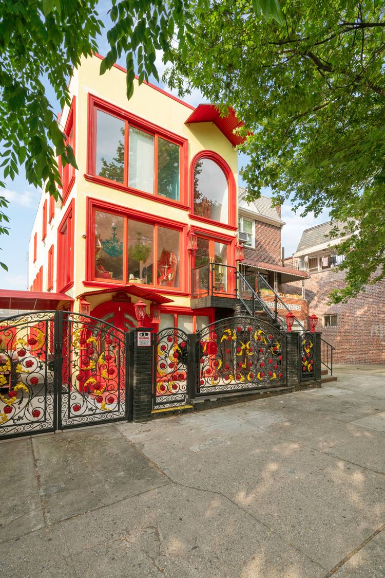 The Most Colorful Home in Queens – A Custom-Designed Floral Fantasy