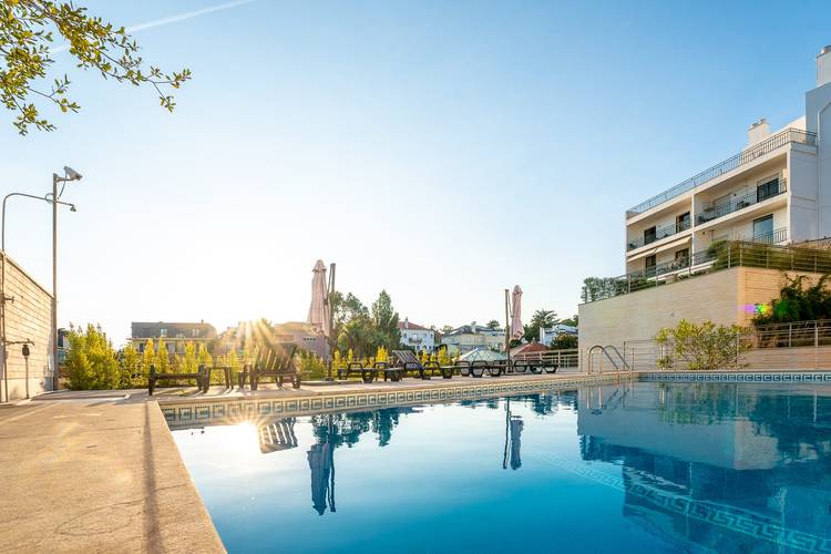 **Luxurious 4-Bedroom Townhouse in the Heart of Estoril – Fully Furnished, Steps from the Beach