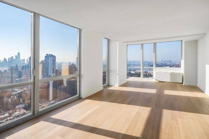 Massive King Size Bedroom in Luxury Penthouse Apt!
