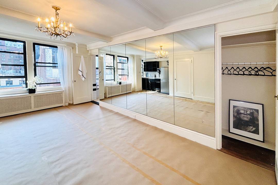 Elegant New York Studio/1 Bath Co-Op in Sutton Place