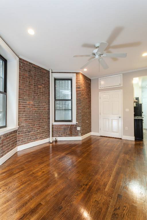 No fee! Gramercy 2 Bedroom with in unit Washer/Dryer!