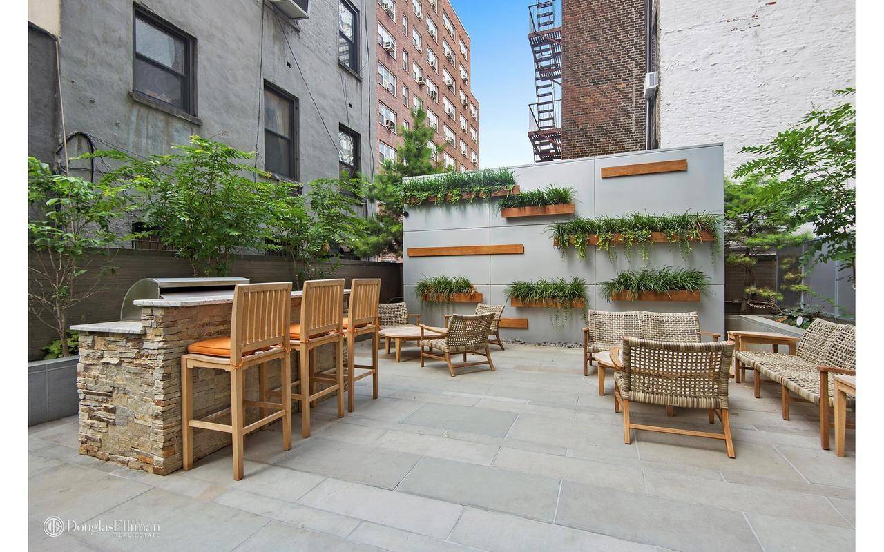 225 East 34th Street Unit 15C