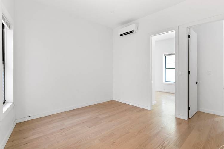 Stunning Bedford Stuyvesant 2 bedrooms / 1 bath Apartment