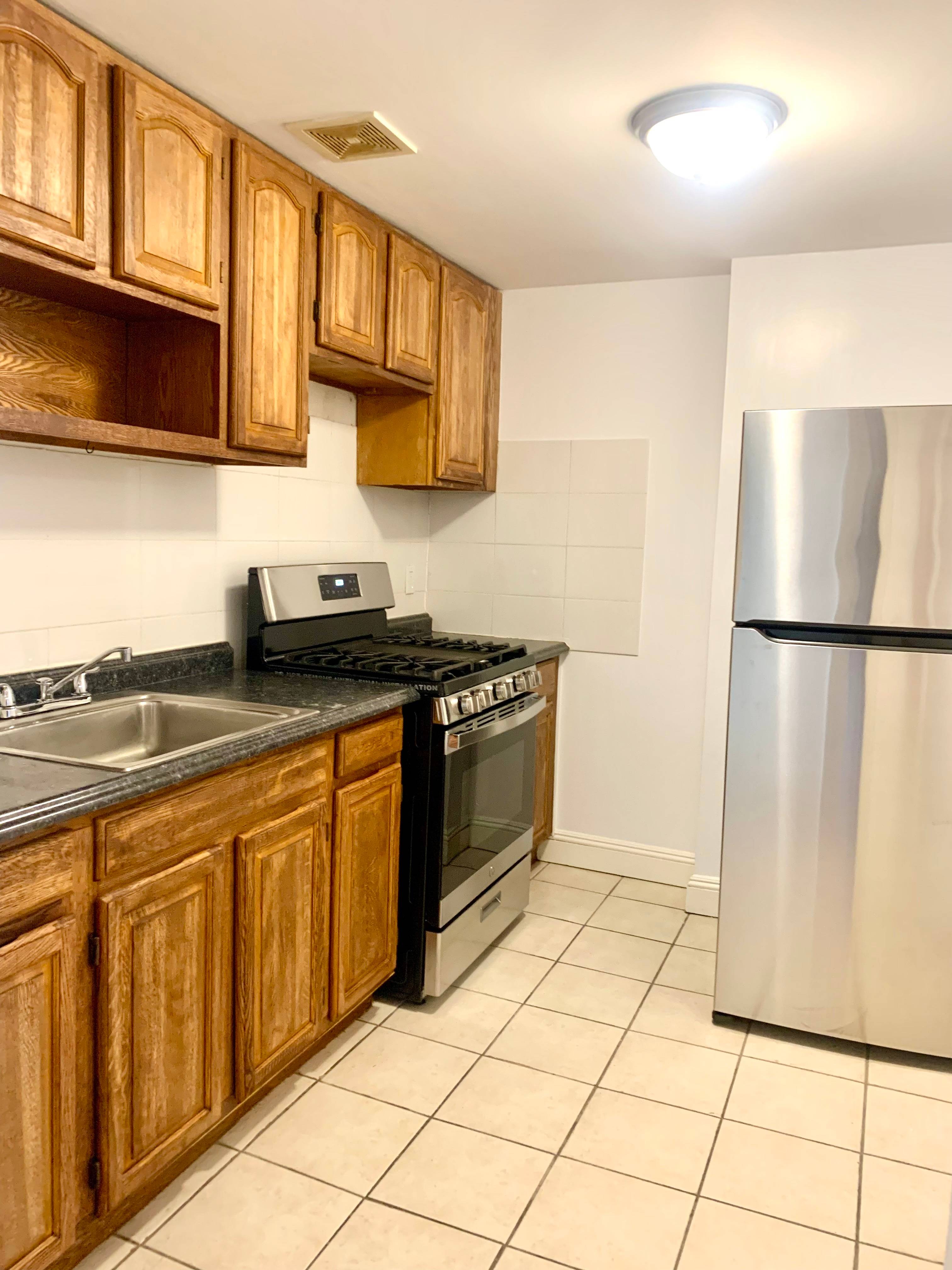 Stuyvesant Heights 2 bedroom with private outdoor space !