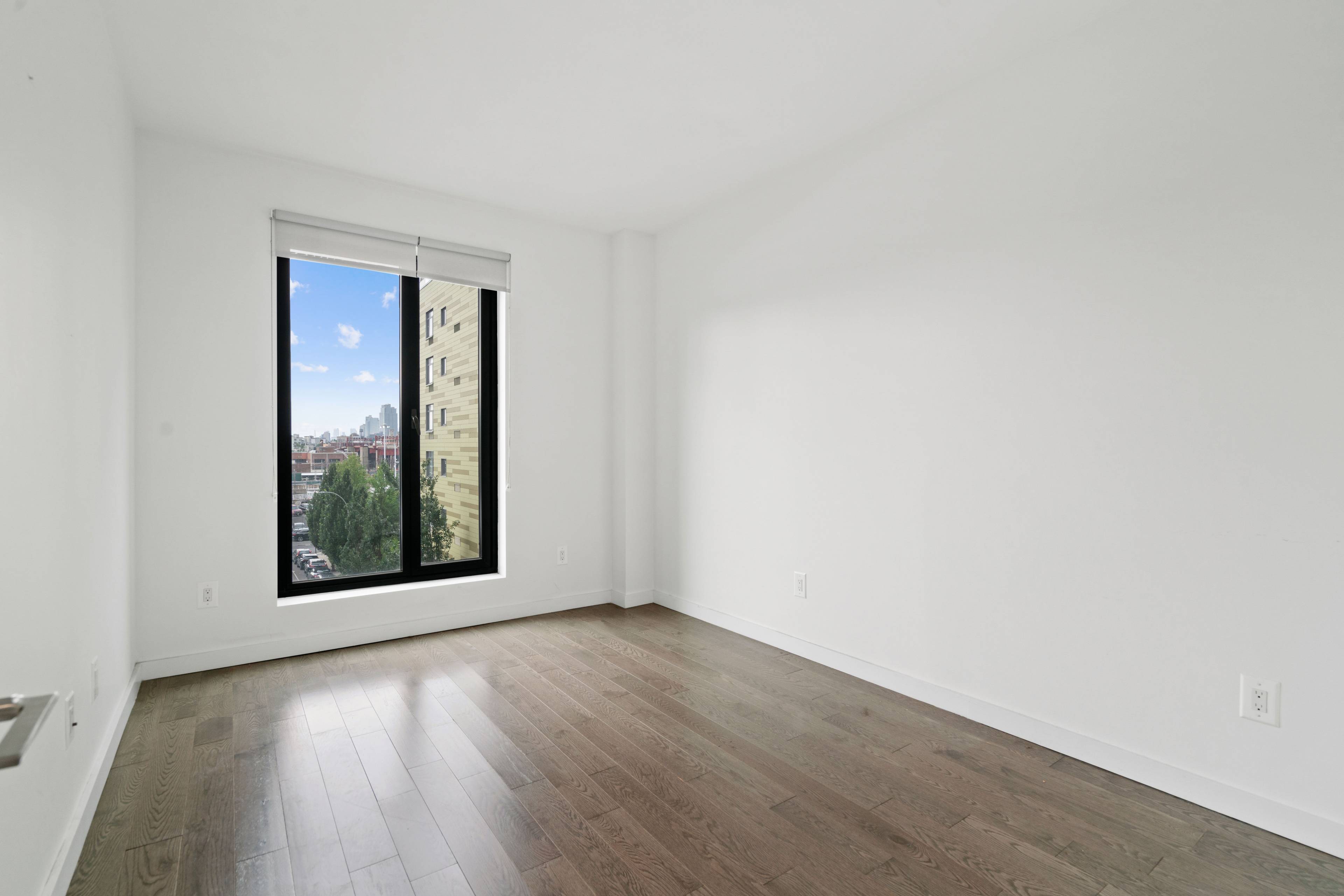 High Floor 1 Bed--South Facing--Luxury Doorman Building