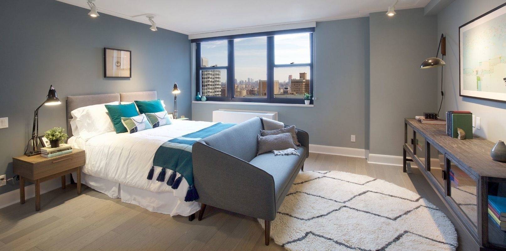 Gorgeous Renovated Studio, Full Service Building, No Broker Fee