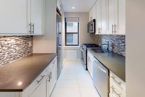 Gorgeous 2 Bed / 1.5 Bath in Full Time Doorman Turtle Bay Building, W/D in unit