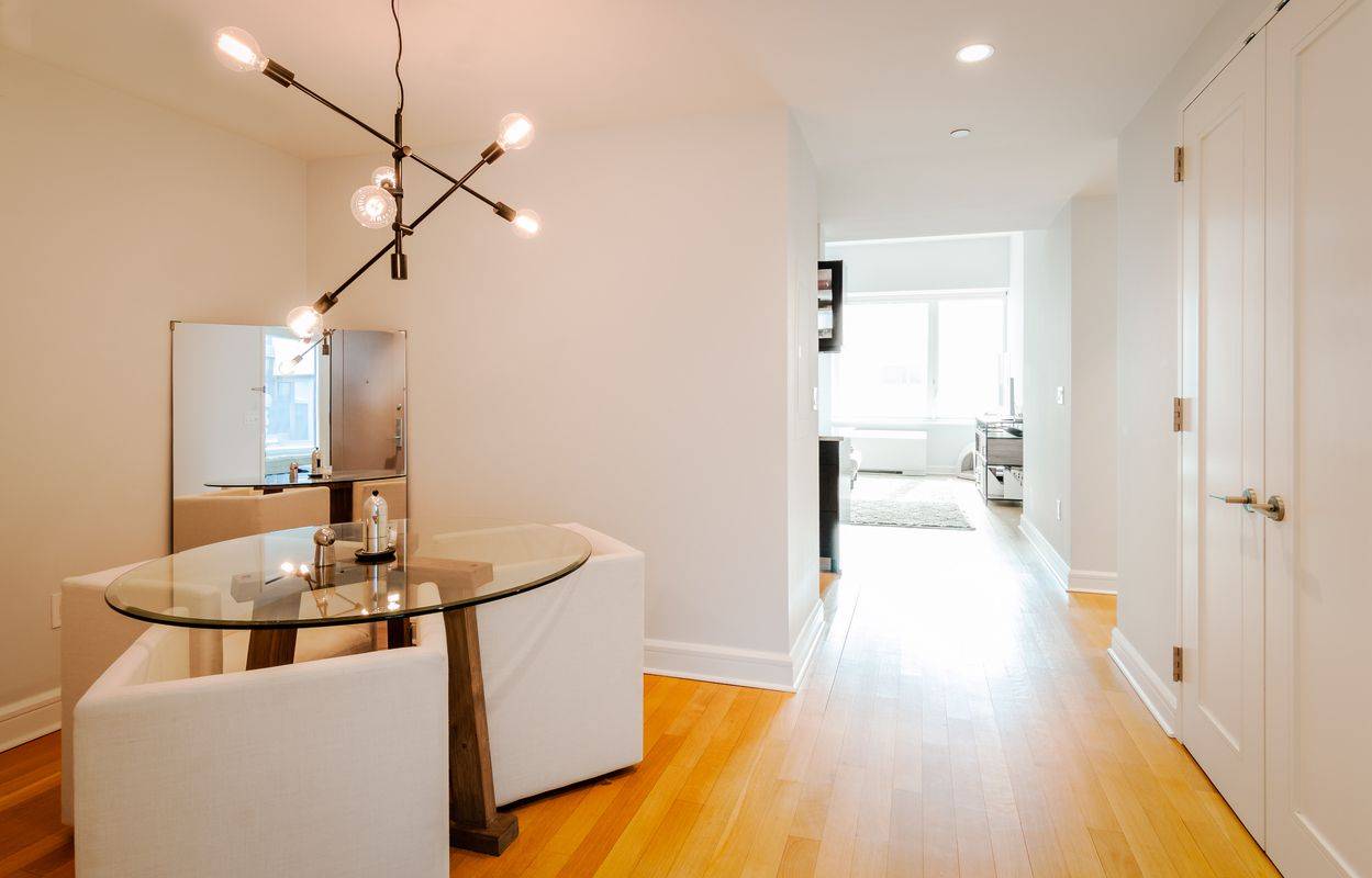 Spacious 2 Bedroom Apartment with home office and high ceiling.