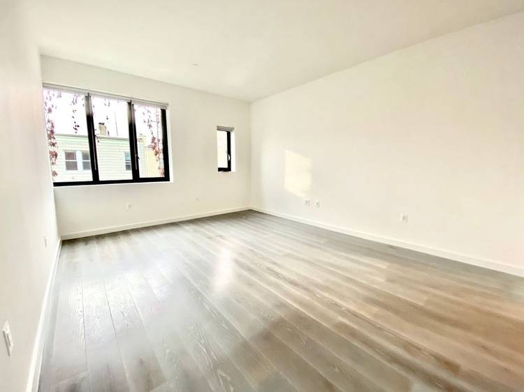 Alcove Studio--Extra High Ceilings--Pet Friendly-- No Fee