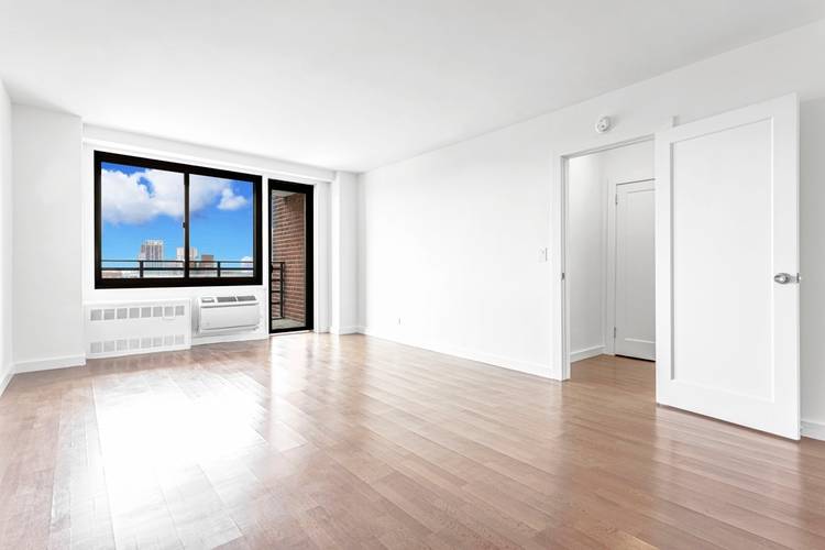 JUST LISTED! Newly renovated Extra LARGE studio in the HEART of UES with 24/HR doorman & dazzling hardwood floors