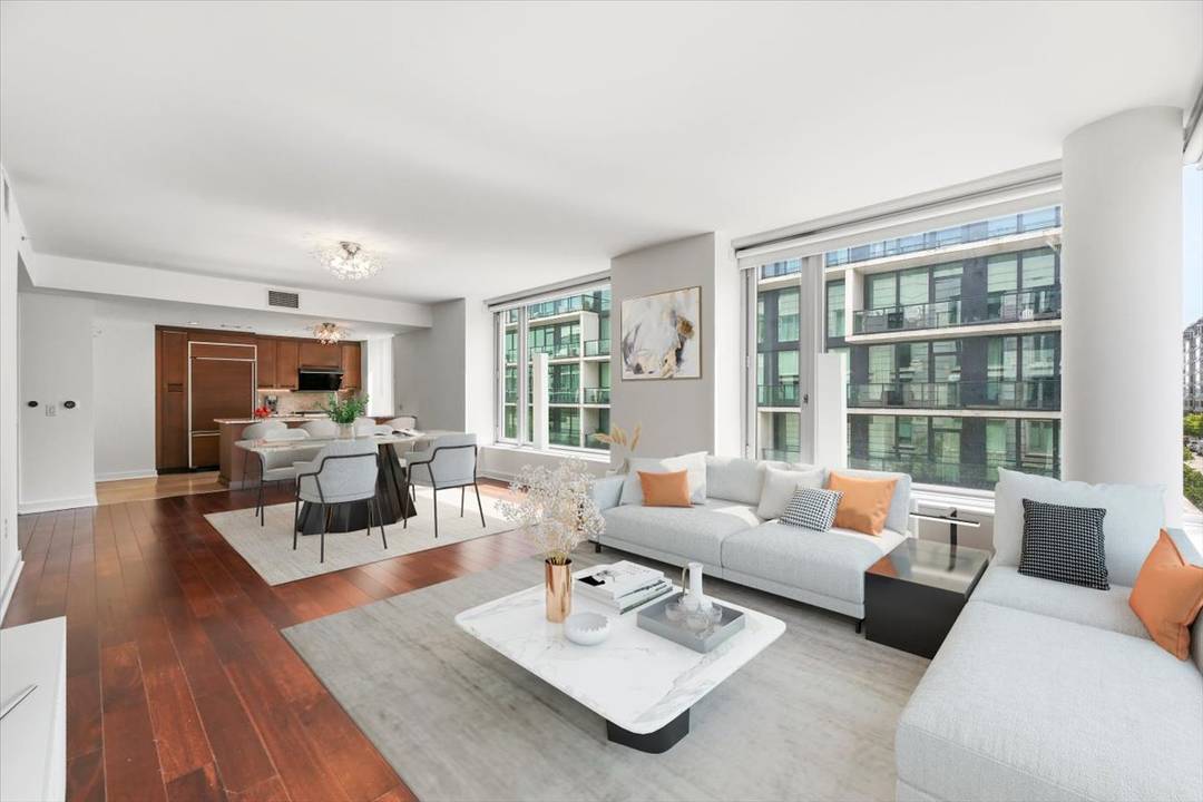 Luxury Waterfront 2 Bedroom Corner Condo w/ Parking & 8-Minute to NYC