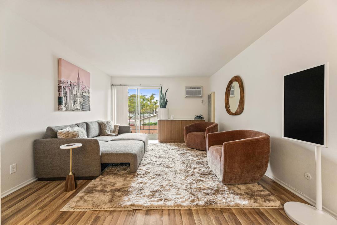 Newly Remodeled 1 br/1b Glendale Condo