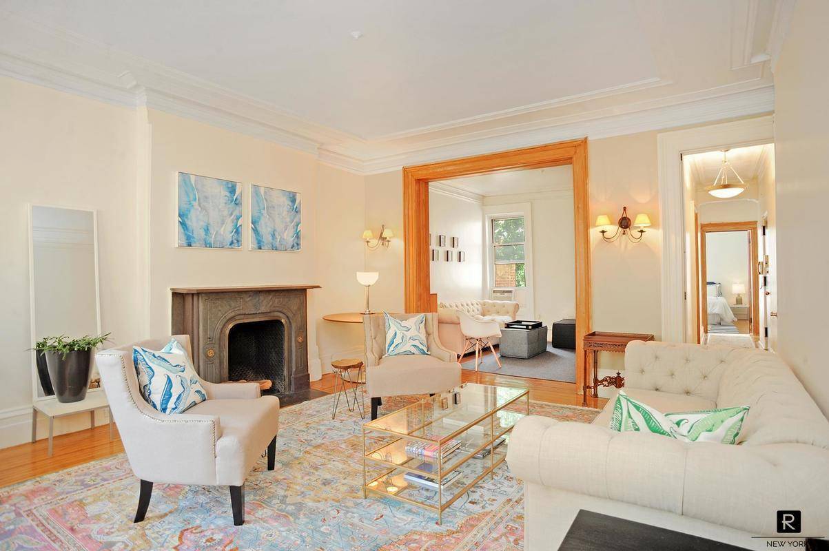 Stunning Triple Mint 7 Rooms, 2 Bed, 2 Bath!!! Rent Reduced!! 1 month FREE