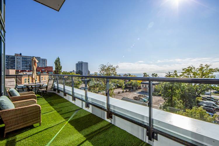 1+1 In Prestigious Nautique Lakefront Residences in Downtown Burlinton