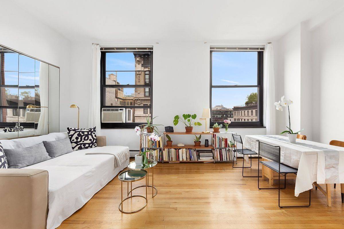 Large Sunny Loft-likeTrue One Bedroom Apartment in Noho in Doorman Building