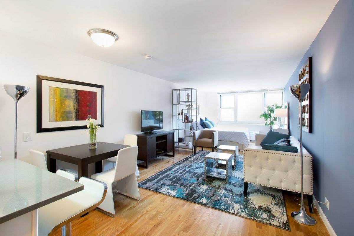 NO FEE One Bedroom Apartment in Battery Park with Views of the Hudson!!!!