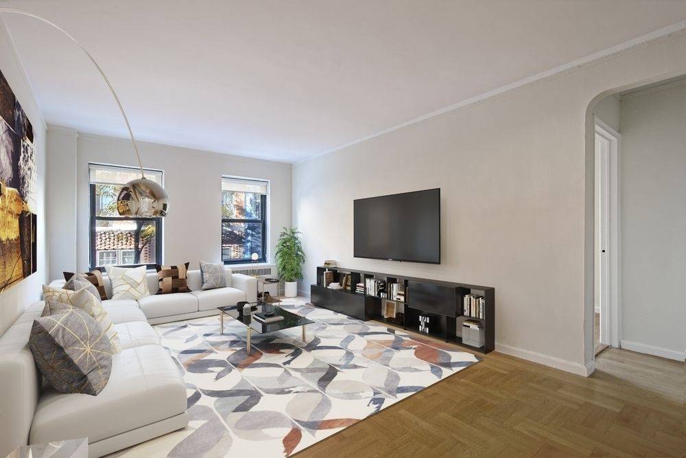 LOVELY ONE BEDROOM HOME, BRIGHT NATURAL LIGHT WITH A RENOVATED KITCHEN AND BATHROOM OVERLOOKING QUAINT DOWNING STREET. GREAT FLEX OPTION.