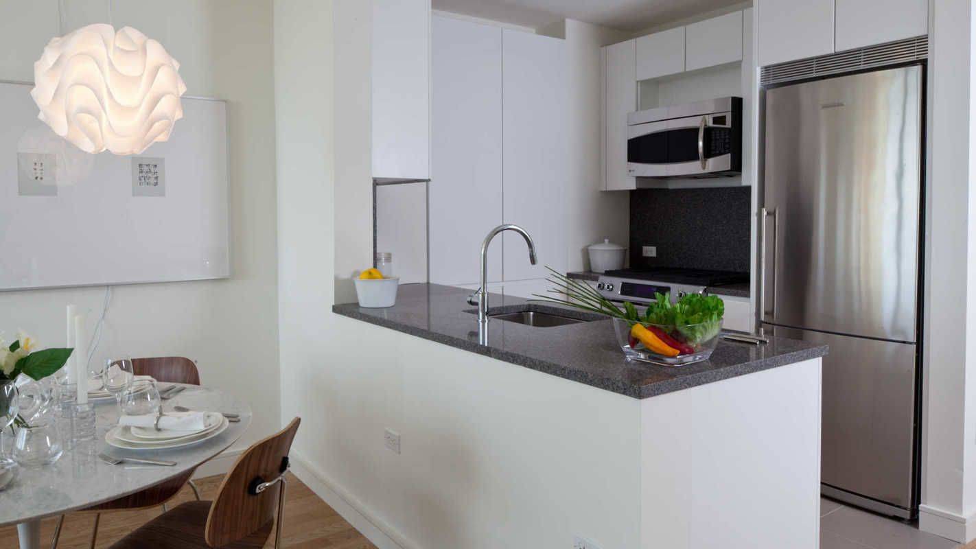 Stunning Studio**Large Windows****Manhattan Views**