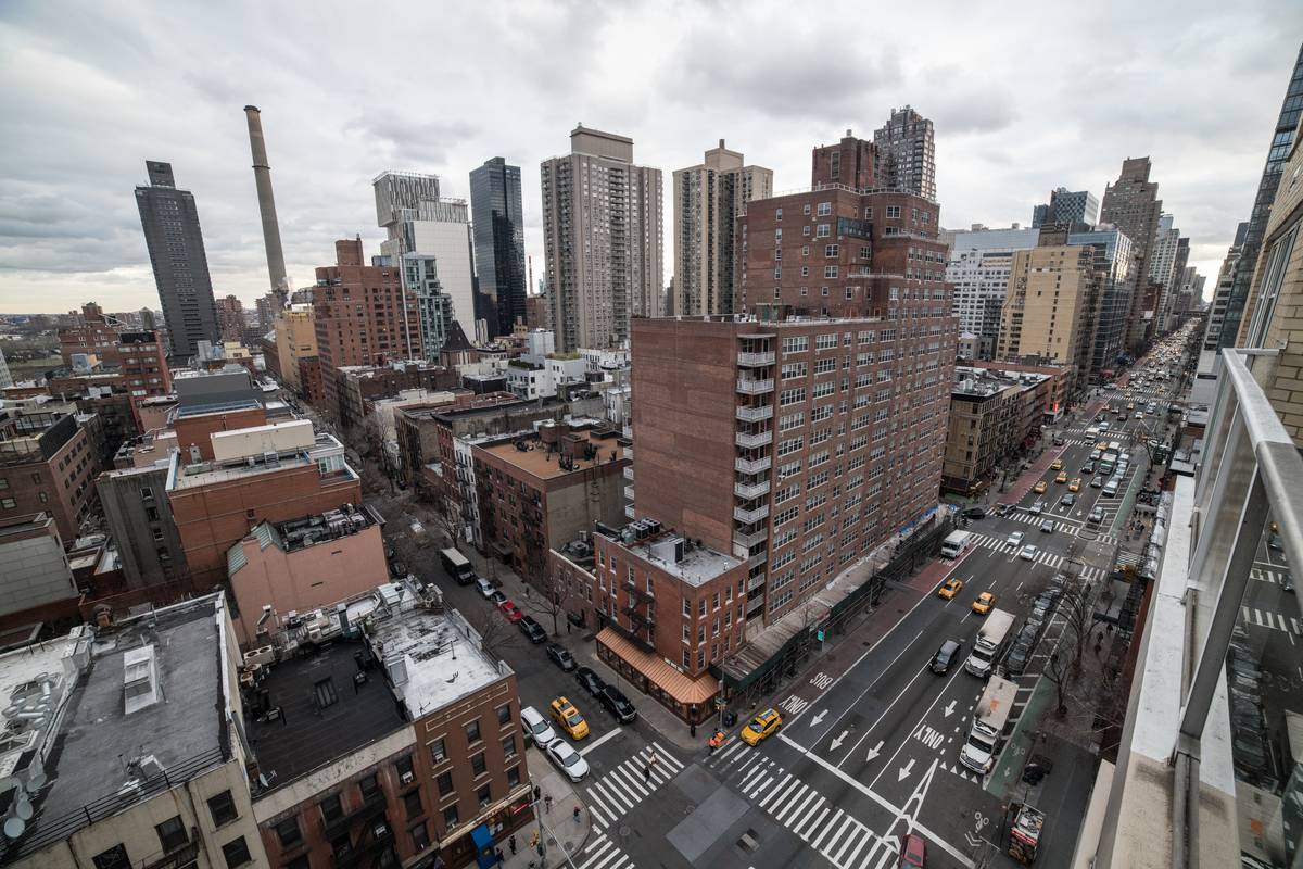 Oversized renovated 2B/2b (convertible 3) with Terrace and views