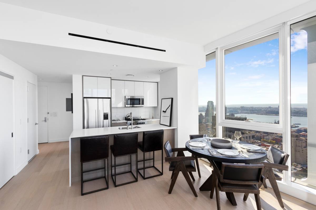 Come see this Luxury 2 Bedroom with Stunning View! No Fee!