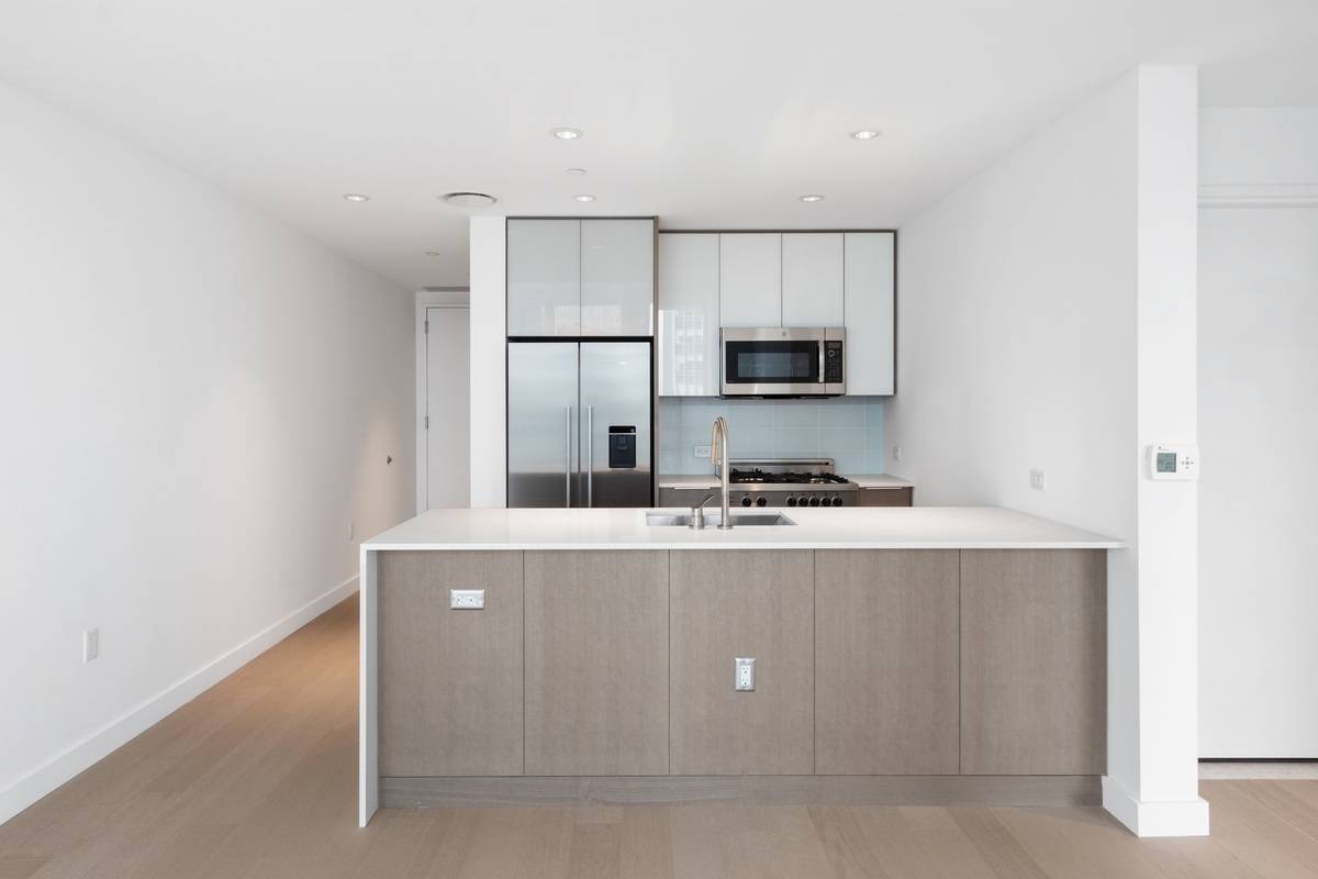 Luxury One Bedroom in the Heart of Midtown! No Fee!