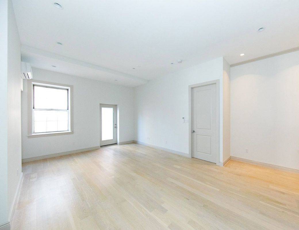 ***STUNNING DEAL! 1 BDR Duplex***SPACIOUS Private Patio***Outdoor Space..CHELSEA..MEATPACKING
