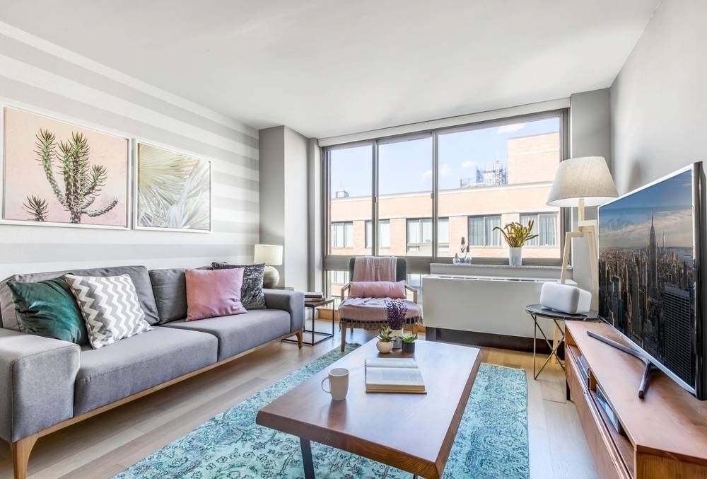 ***GORGEOUS 2 BEDROOM IN THE HEART OF CHELSEA***
