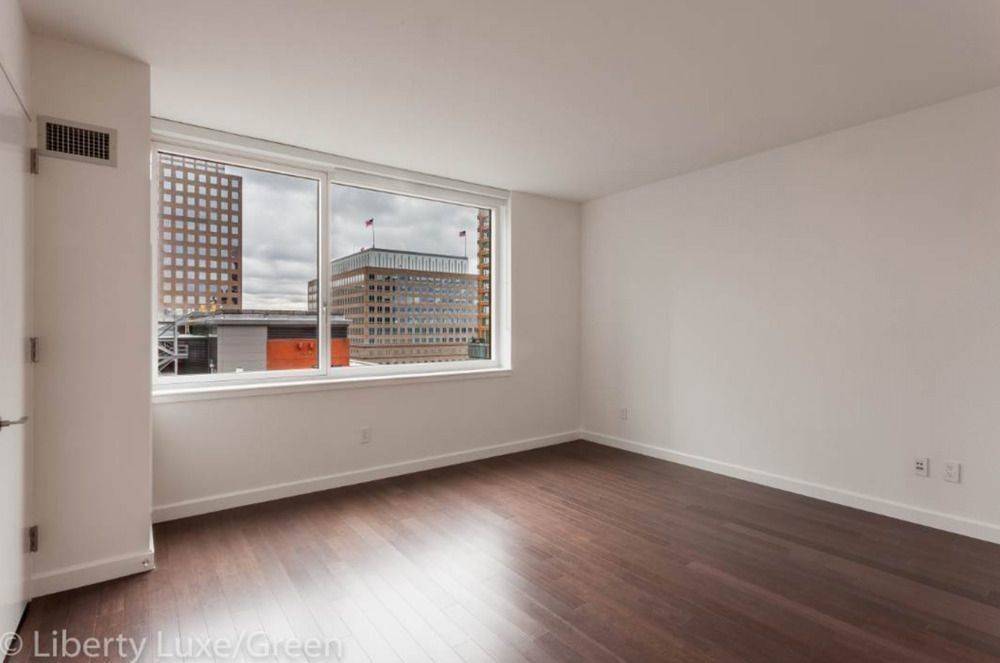 Bright & Spacious Battery Park City One Bedroom (NO FEE)