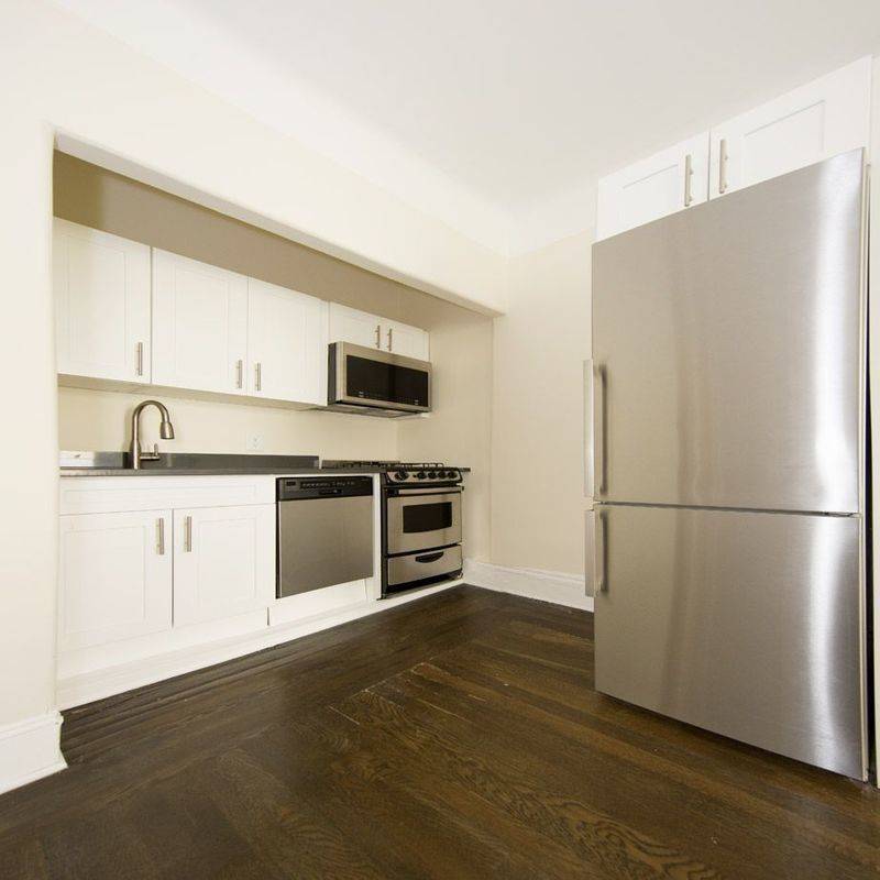 AMAZING HEART OF WEST VILLAGE 1 BED !! NO FEE!!! FREE RENT