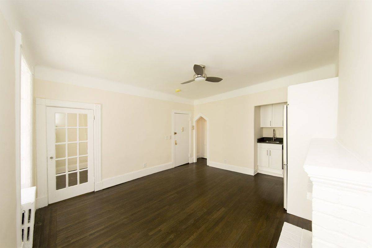 AMAZING HEART OF WEST VILLAGE 1 BED !! NO FEE!!! FREE RENT